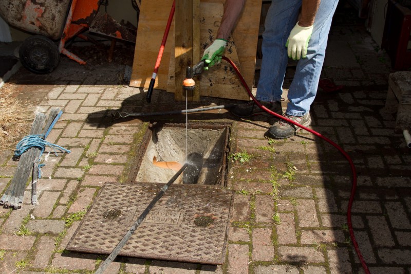 Drain repair work in Abbots Langley